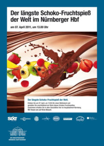 ein gestaltetes Plakat mit Schokolade für den Hauptbahnhof Nürnberg